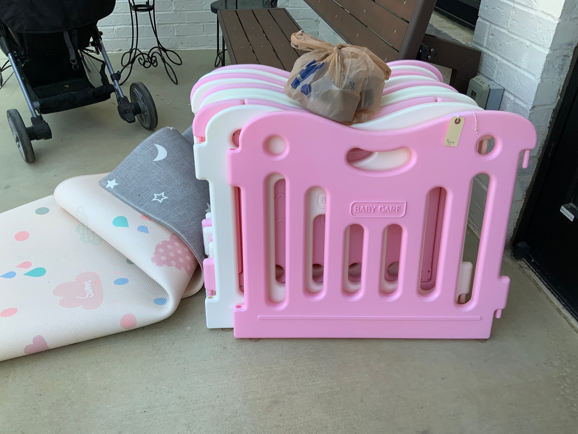 Resale Play Yard with rug, Local Pickup only