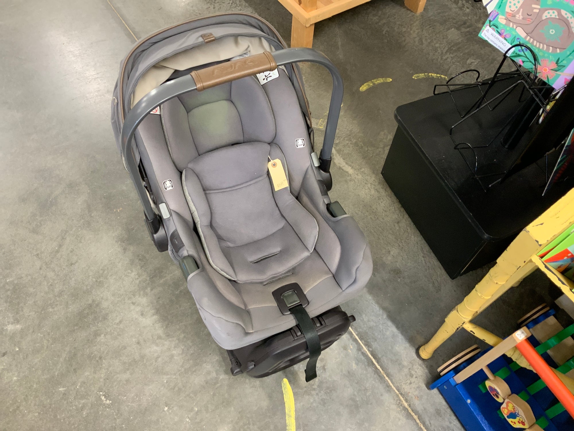 Resale Nuna PIPA car seat and base