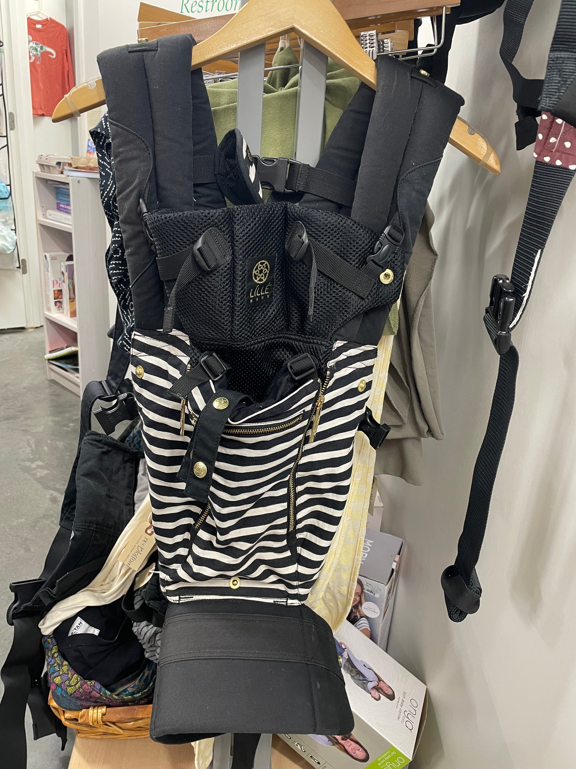 Resale Lillebaby Black & White Baby Carrier
