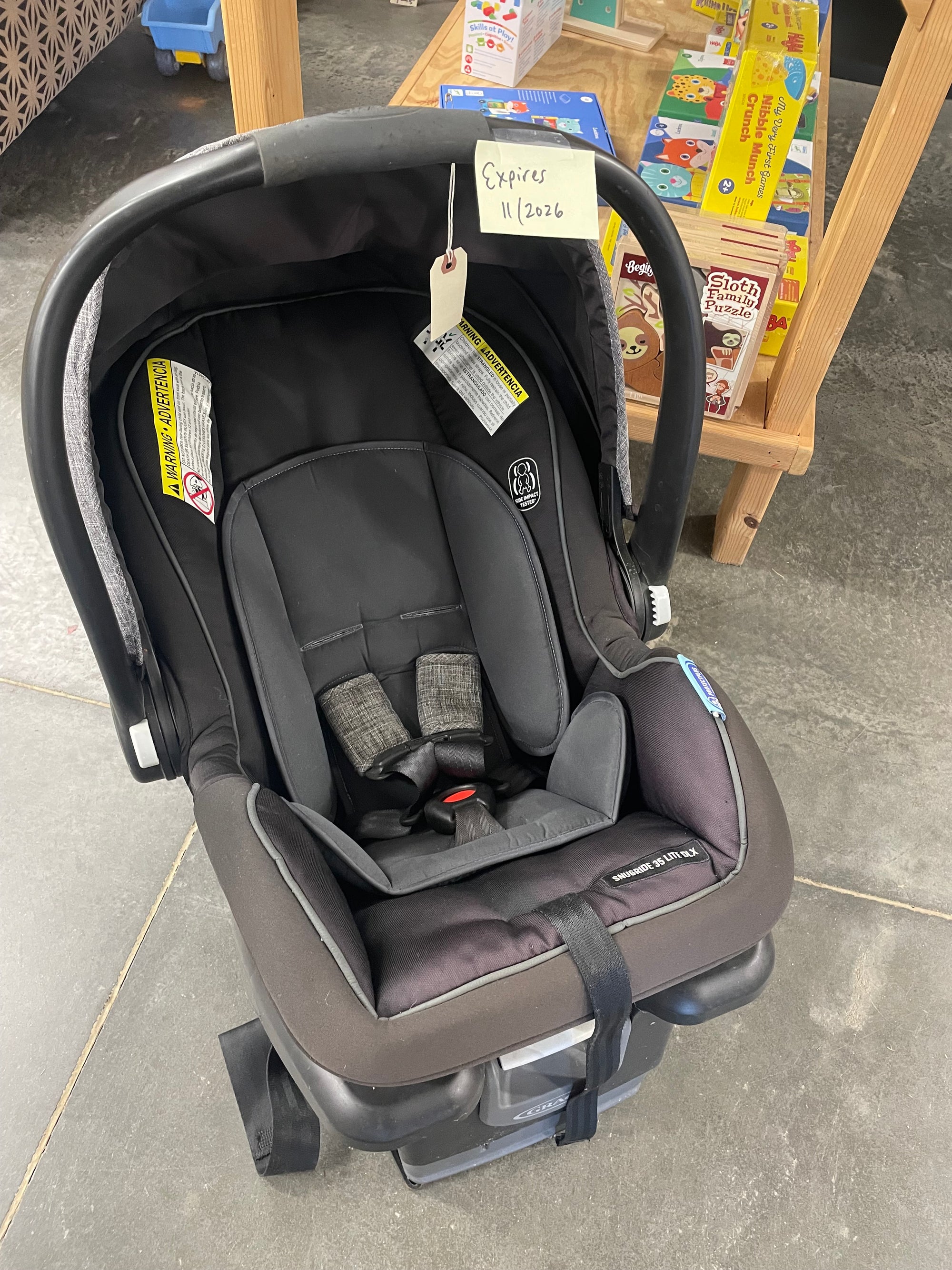 Resale Graco Infant Snugride Lite 35 Car Seat -exp Nov 2026