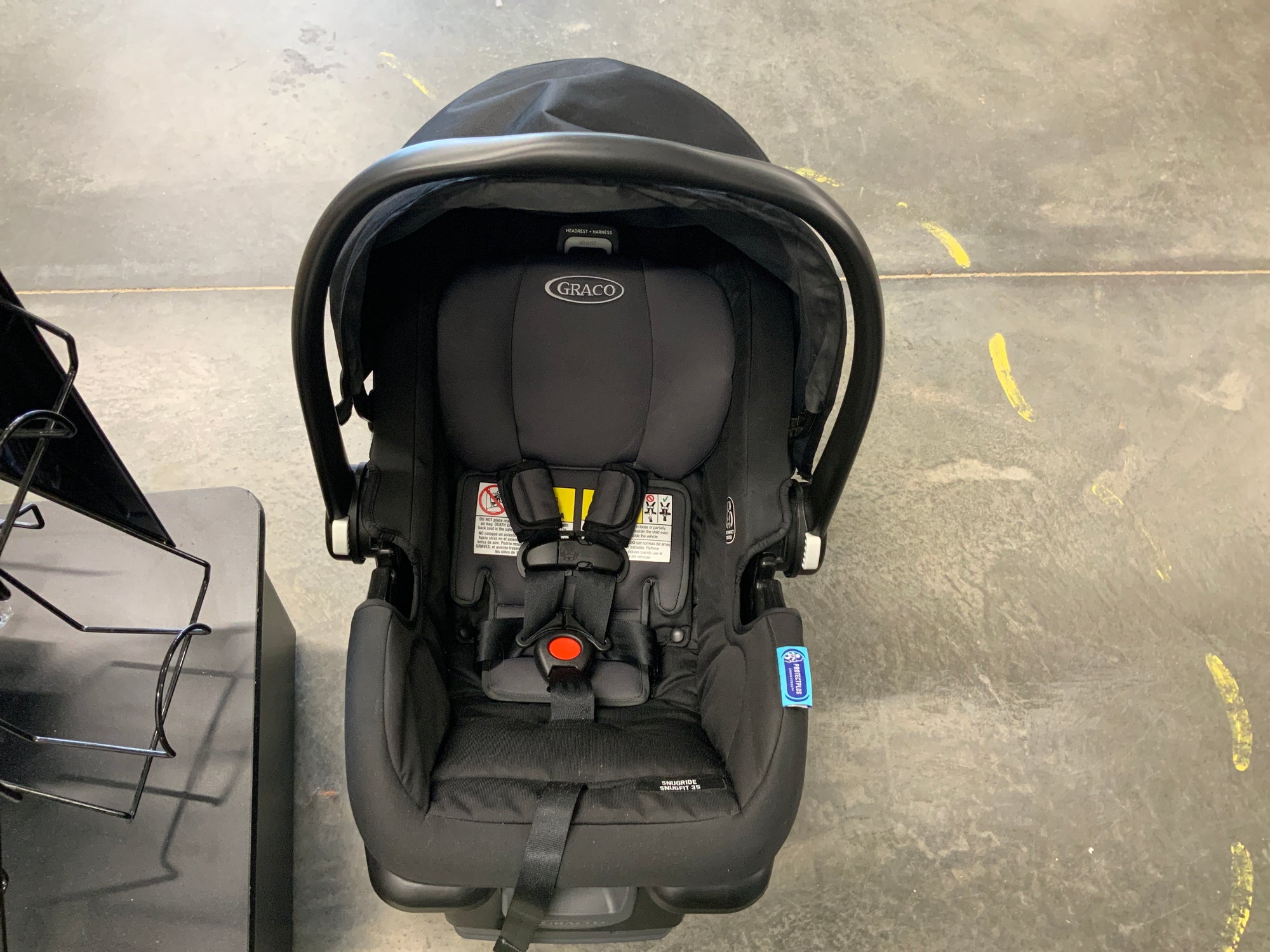 Resale Graco Snugride 35 Infant Carseat w 1 base
