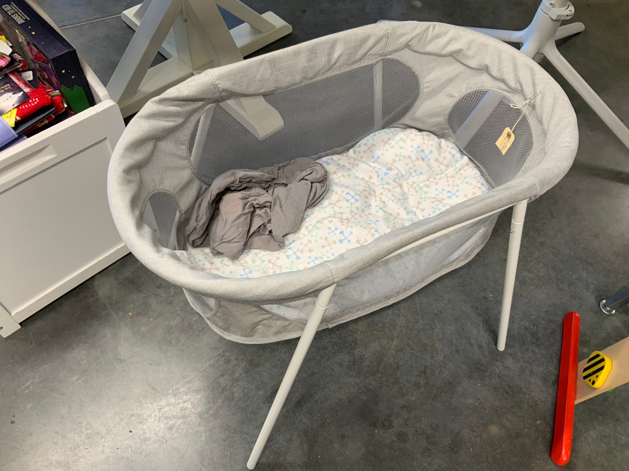 Resale Bassinet ( local pickup only)