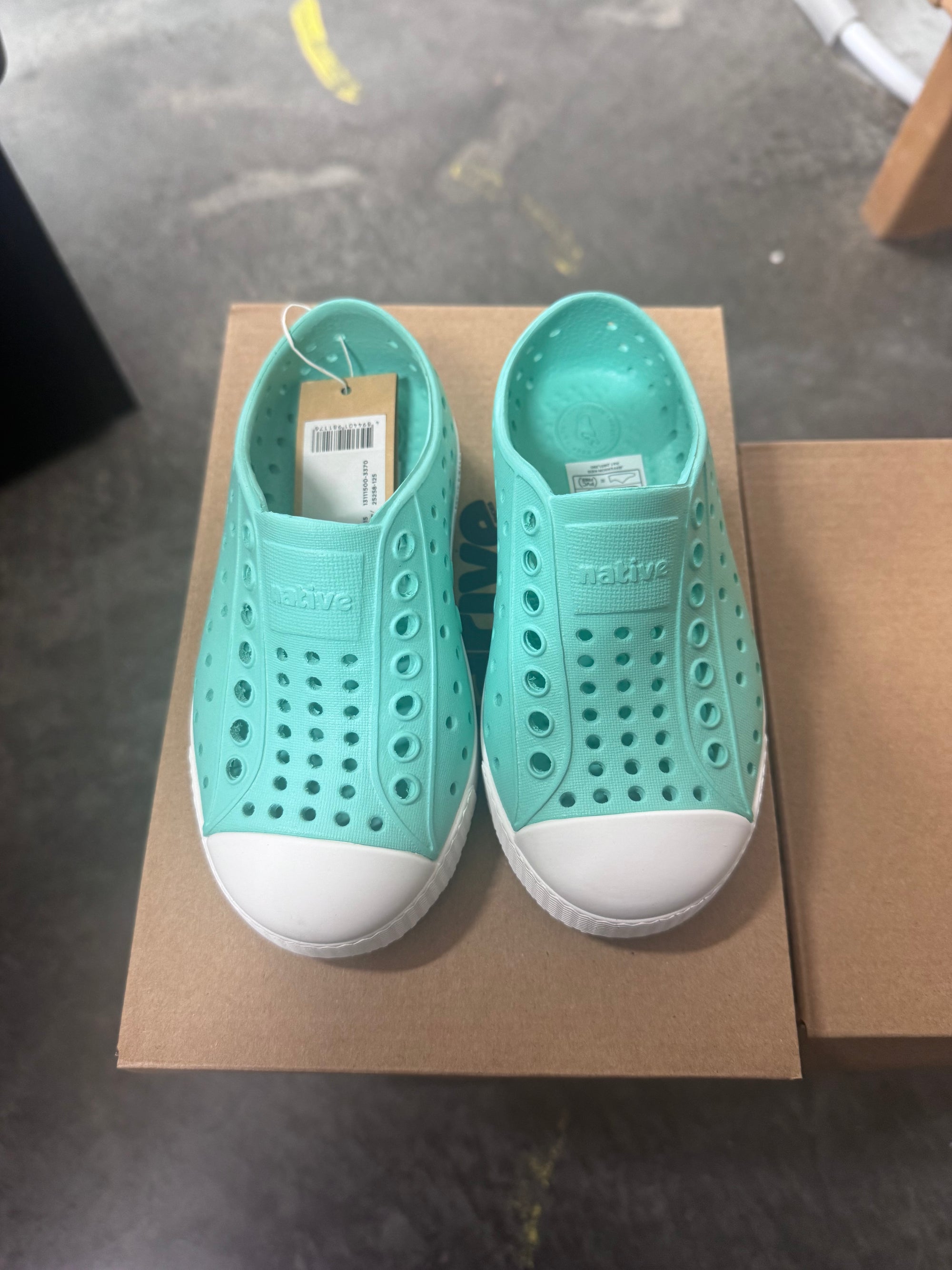 Native Jefferson - Fresco Green / Shell White