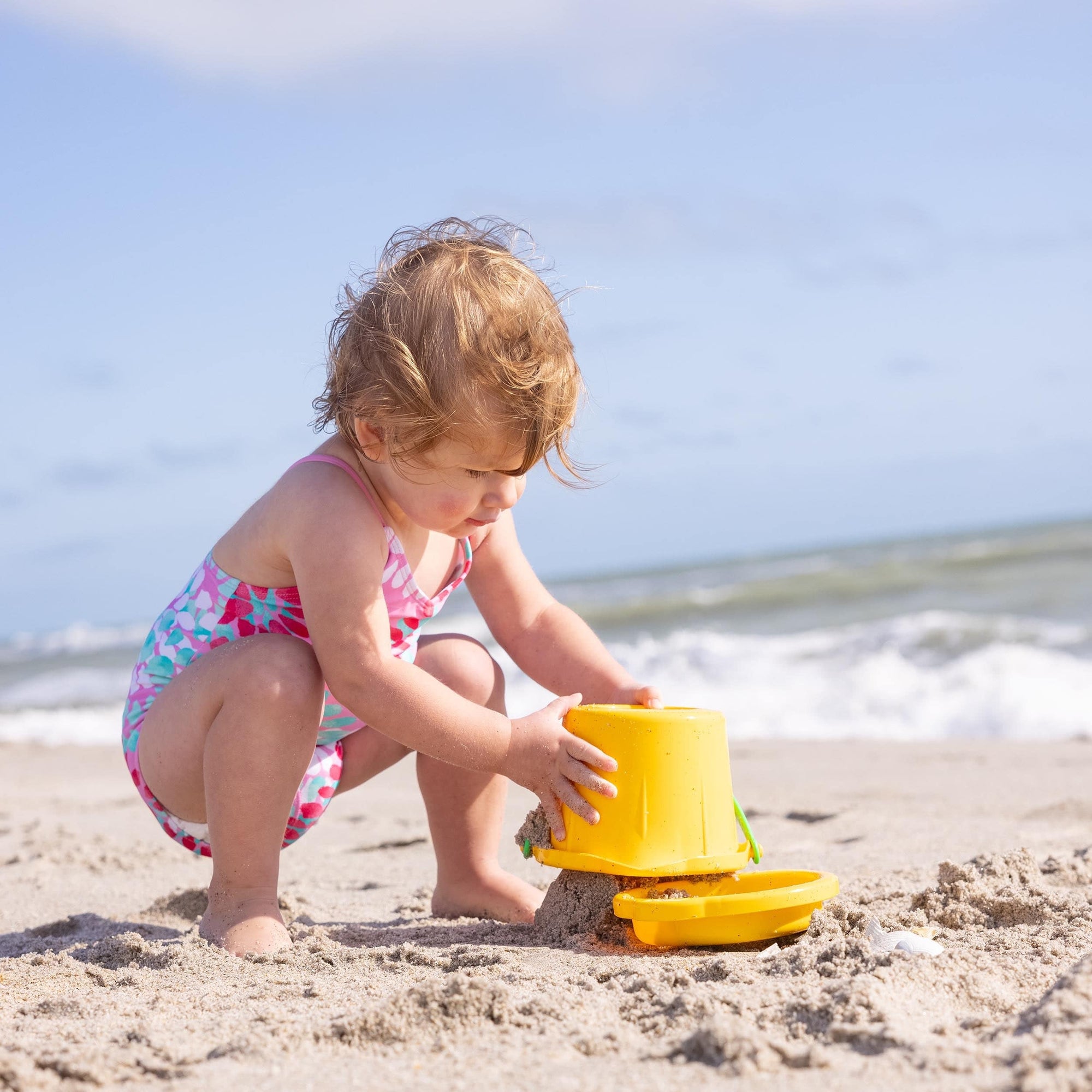 Haba Small Sand Sieve – Durable Sandbox Sifter (Assorted Colors)