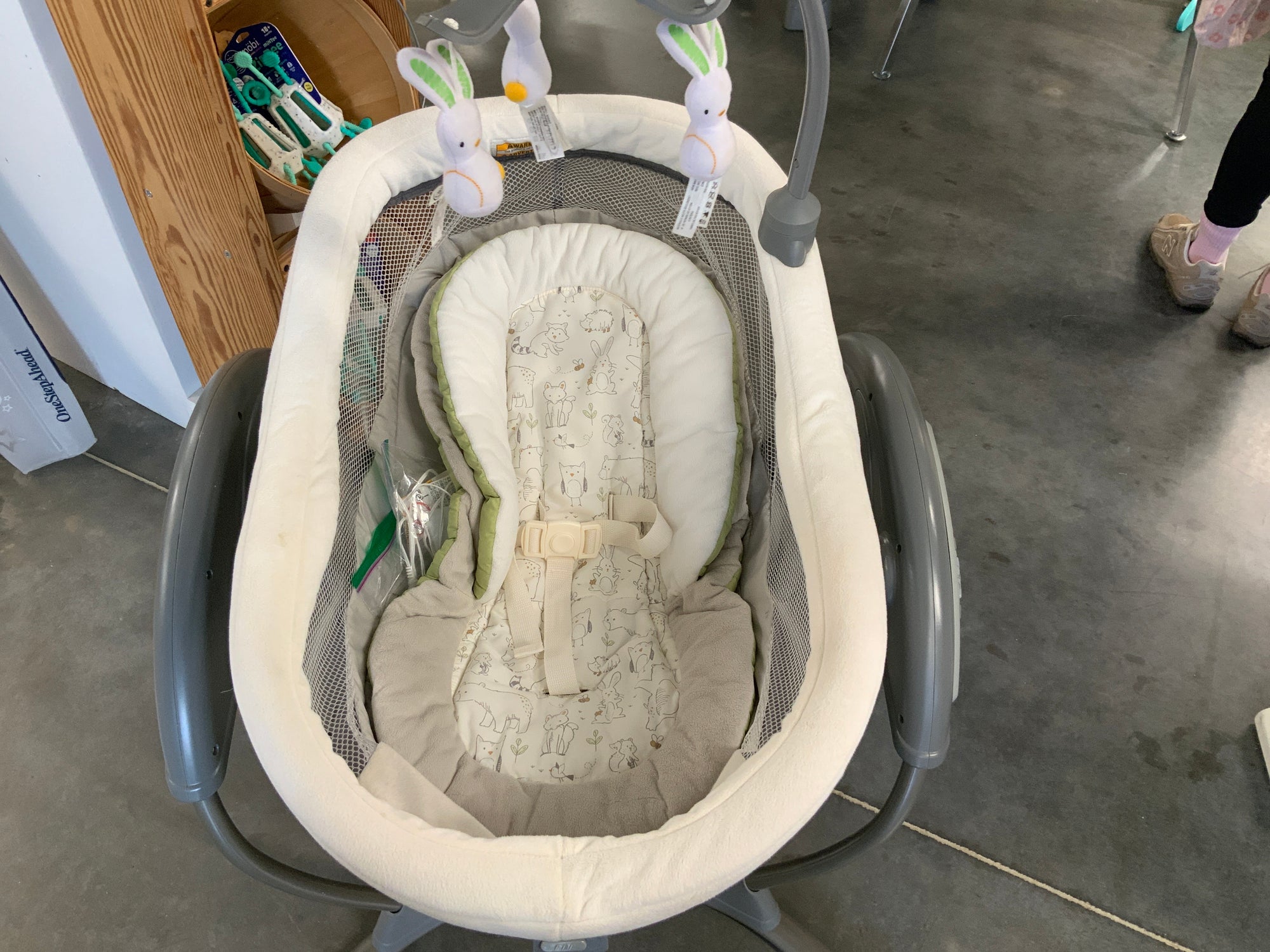 Resale Graco Glider Baby Swing Local pick up only