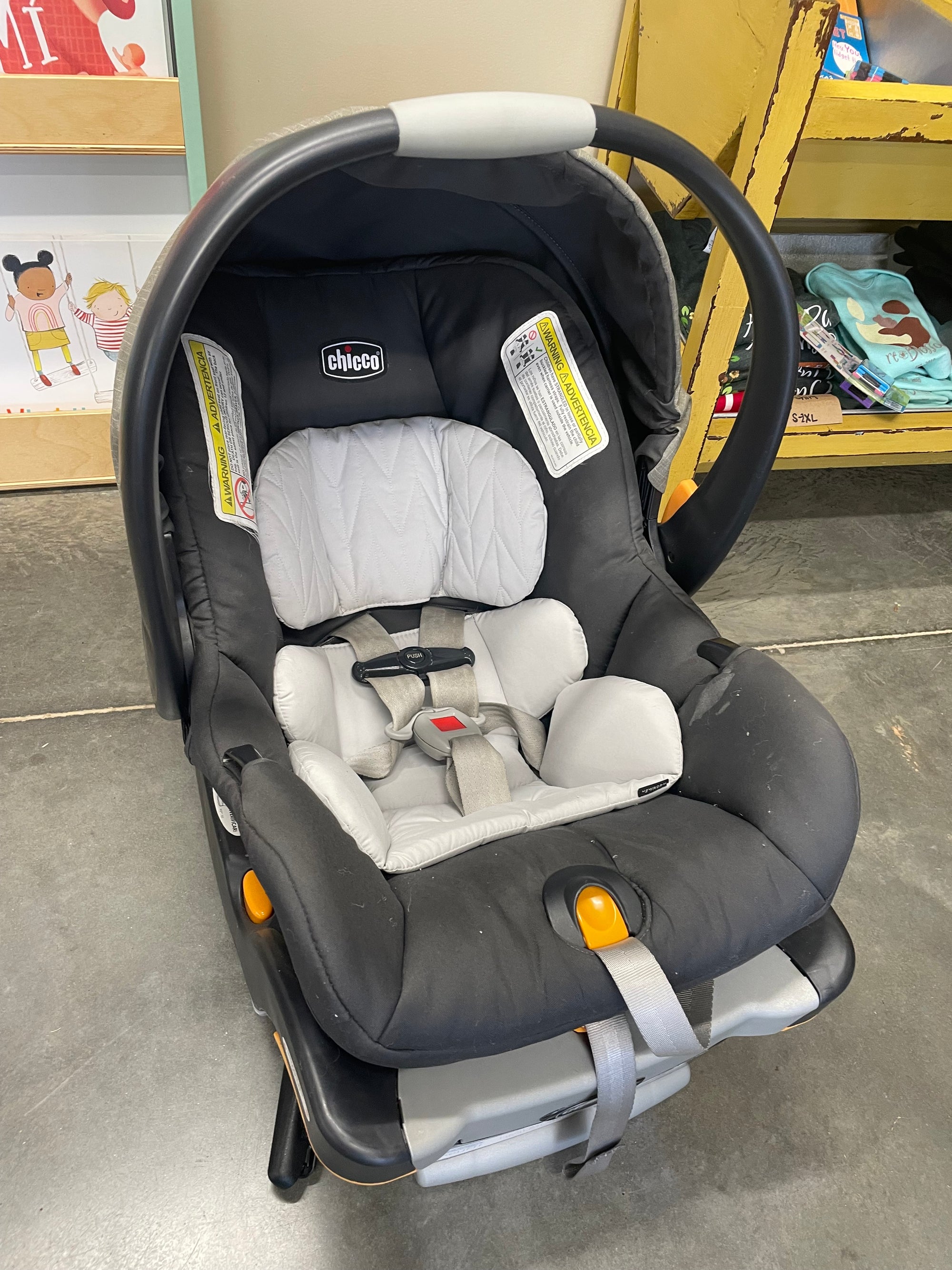 Resale Chicco Keyfit 30 Infant Car Seat with Base