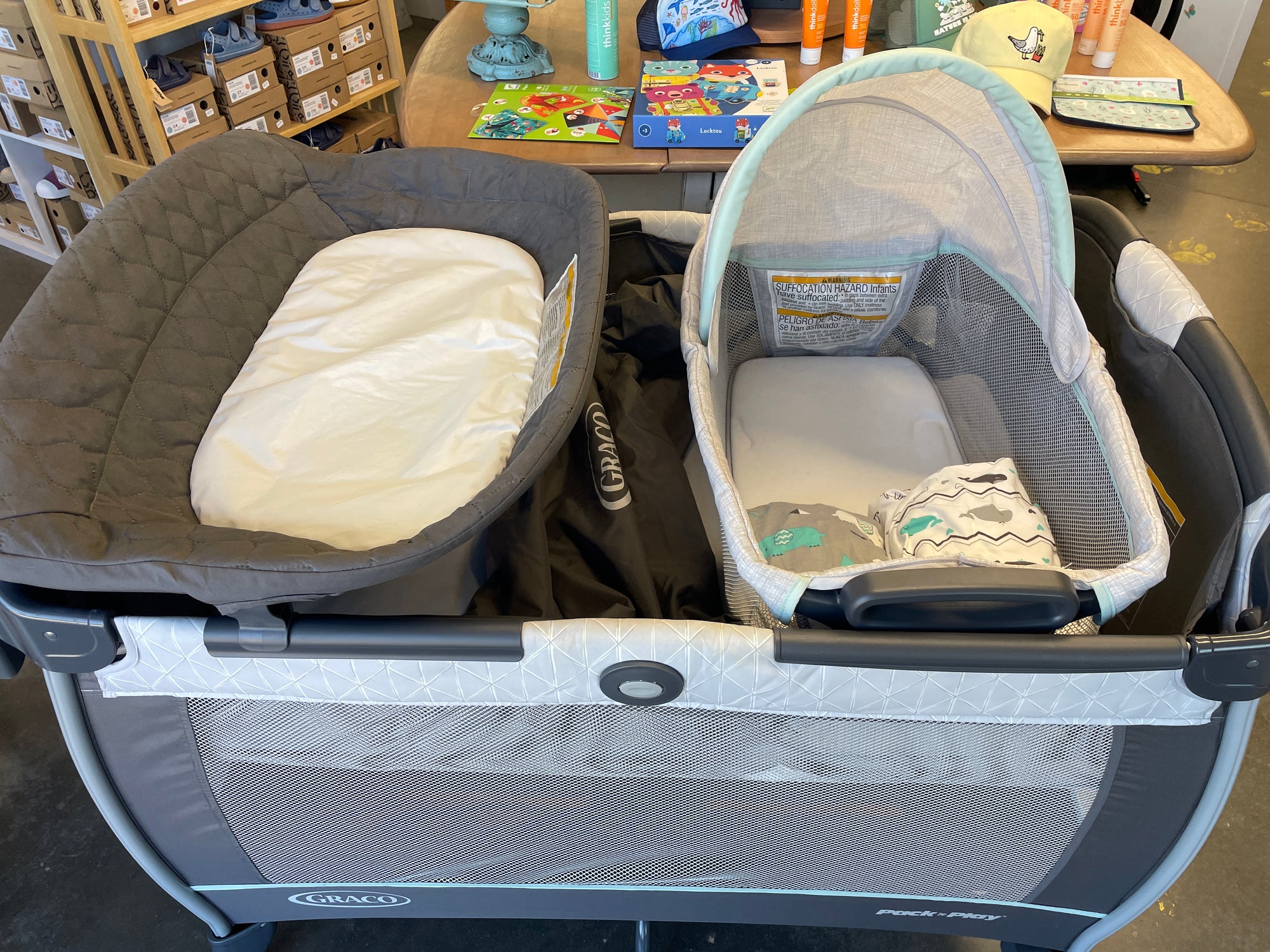 Graco Pack ‘n Play with changing table &amp; bassinet - Local Pickup Only