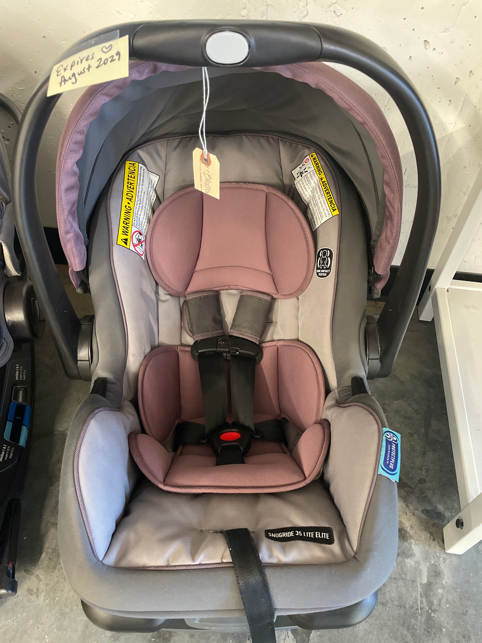Resale Graco Infant Snugride Lite Elite 35 Car Seat - expires 8/2029