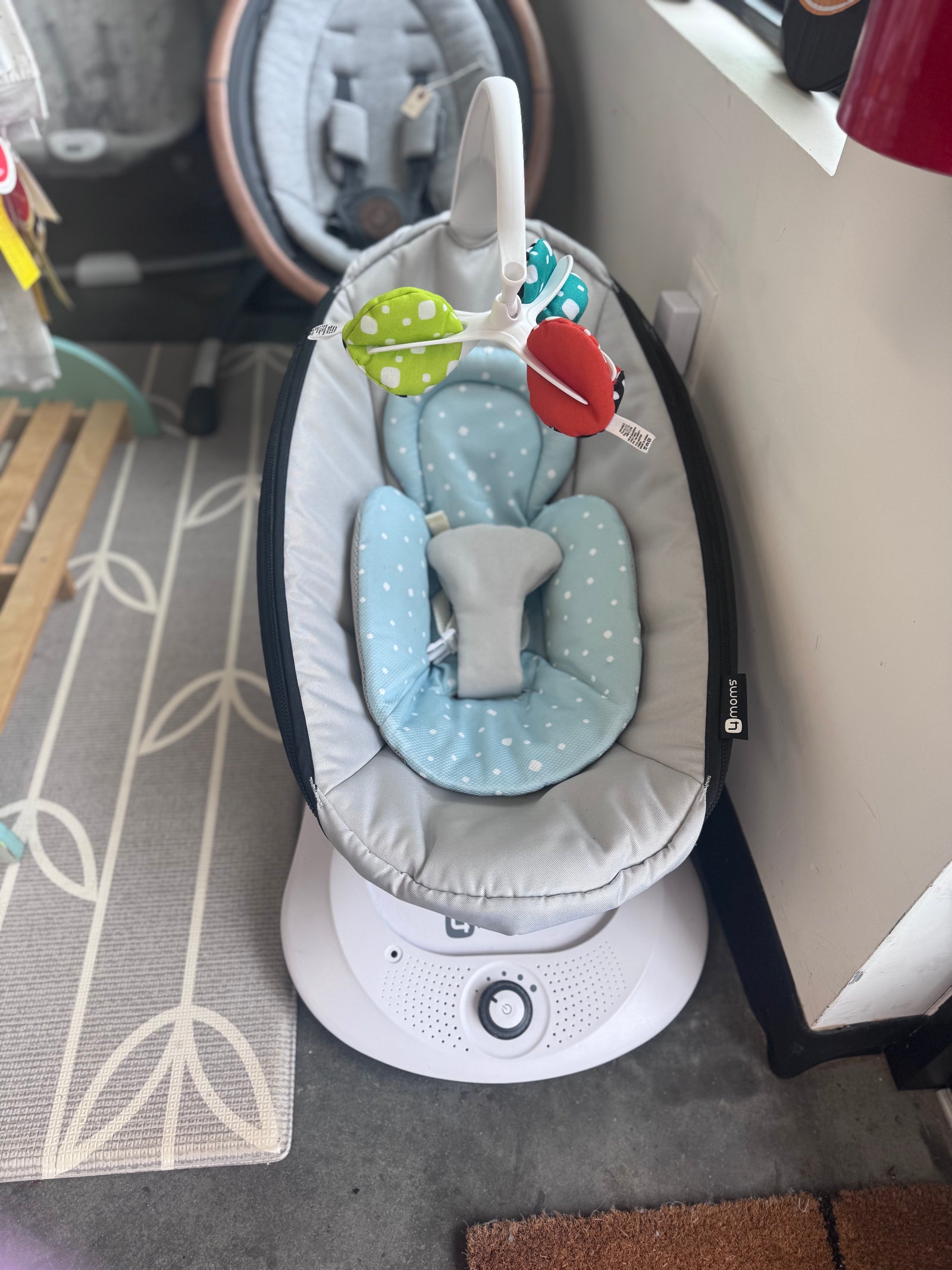 Resale 4 Moms rockaRoo Baby Glider Swing Soother: LOCAL PICKUP ONLY