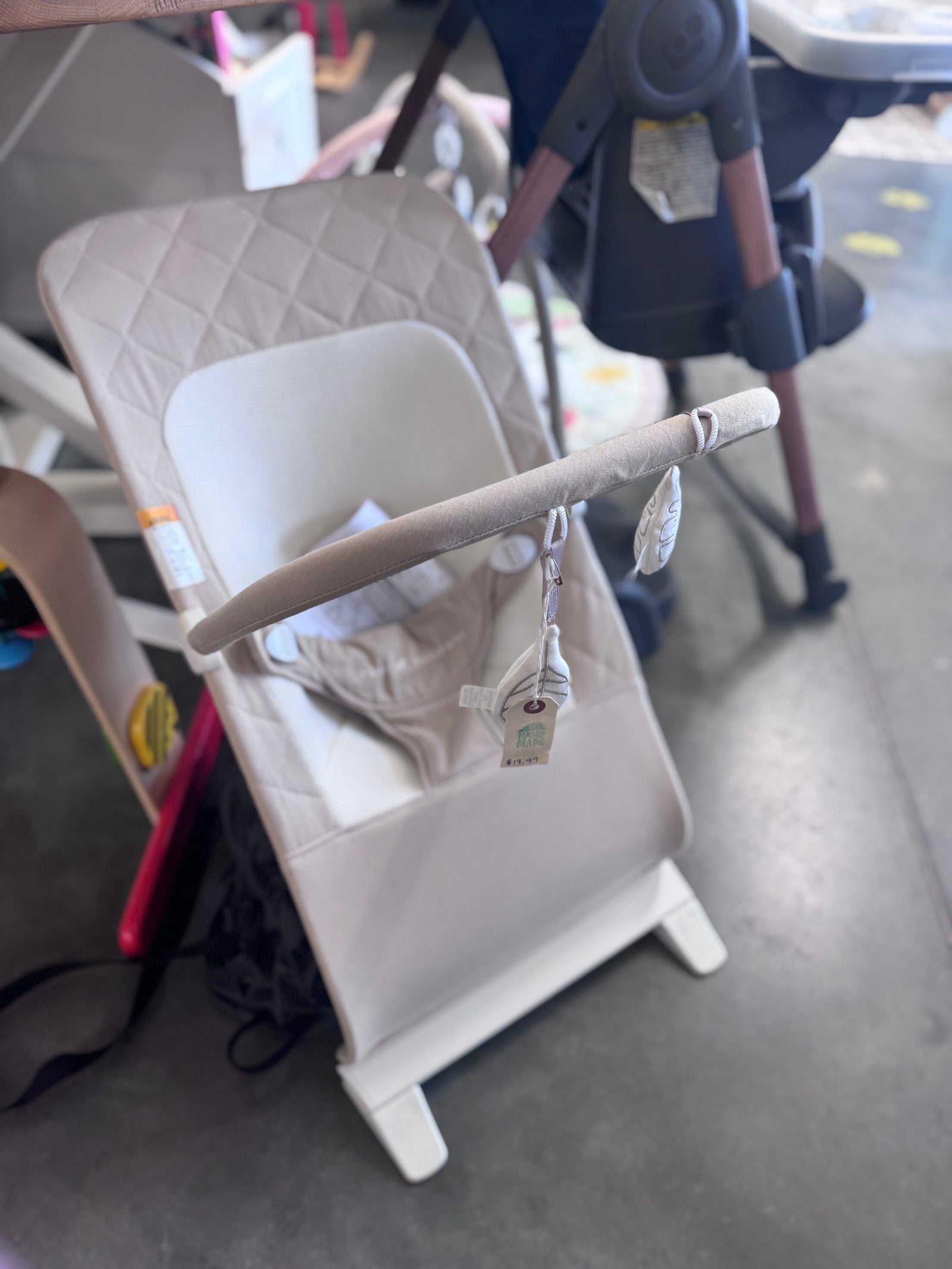 Resale Baby Delight Portable Bouncer Seat - Local pickup only