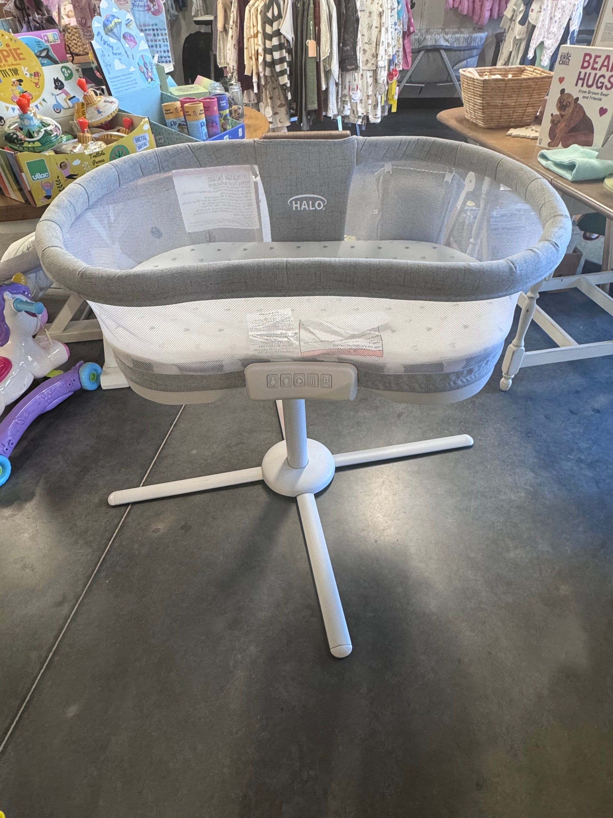 Halo Bassinest Swivel Sleeper Luxe Series - Local Pick Up Only