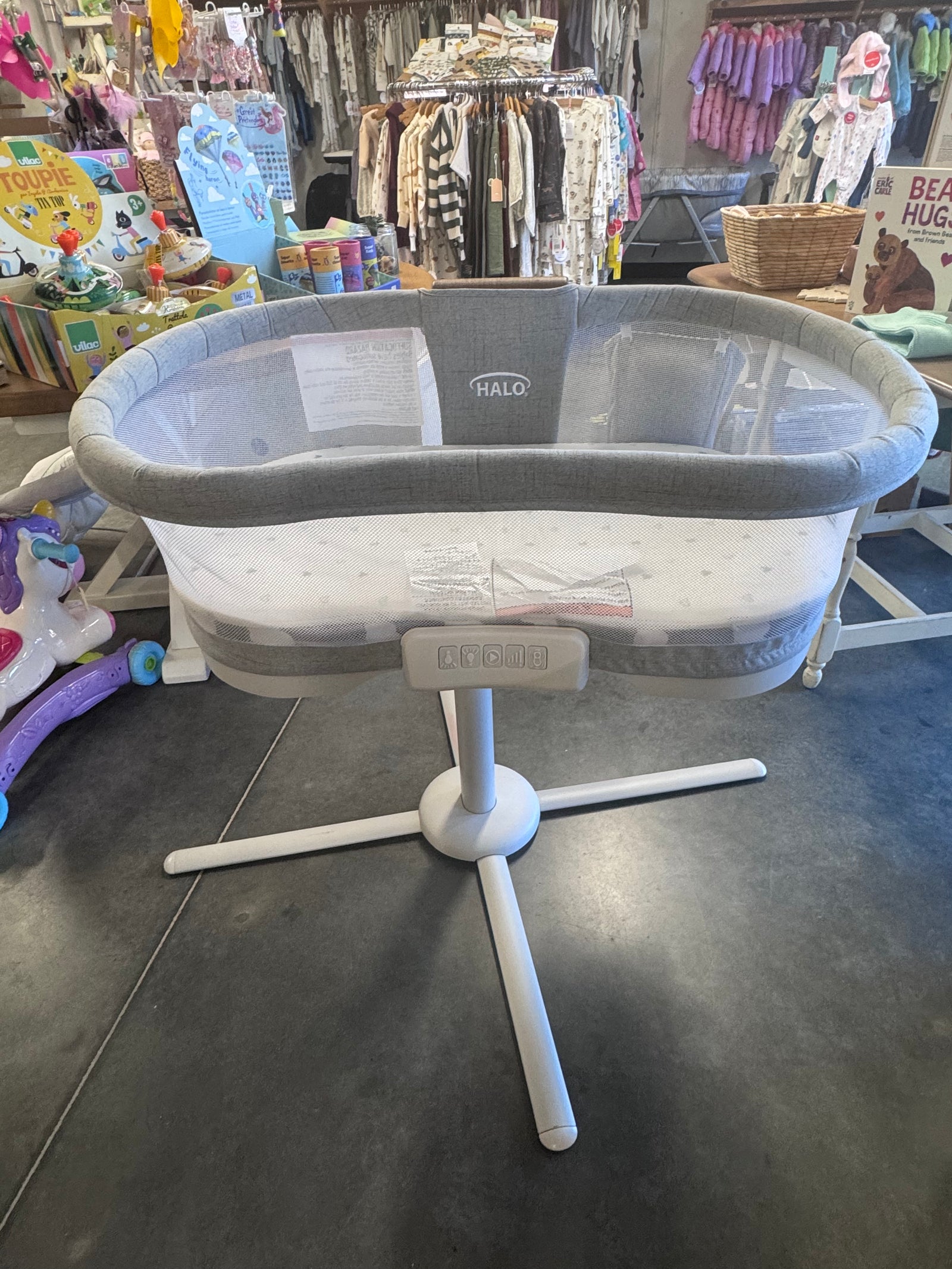 Halo Bassinest Swivel Sleeper Luxe Series - Local Pick Up Only