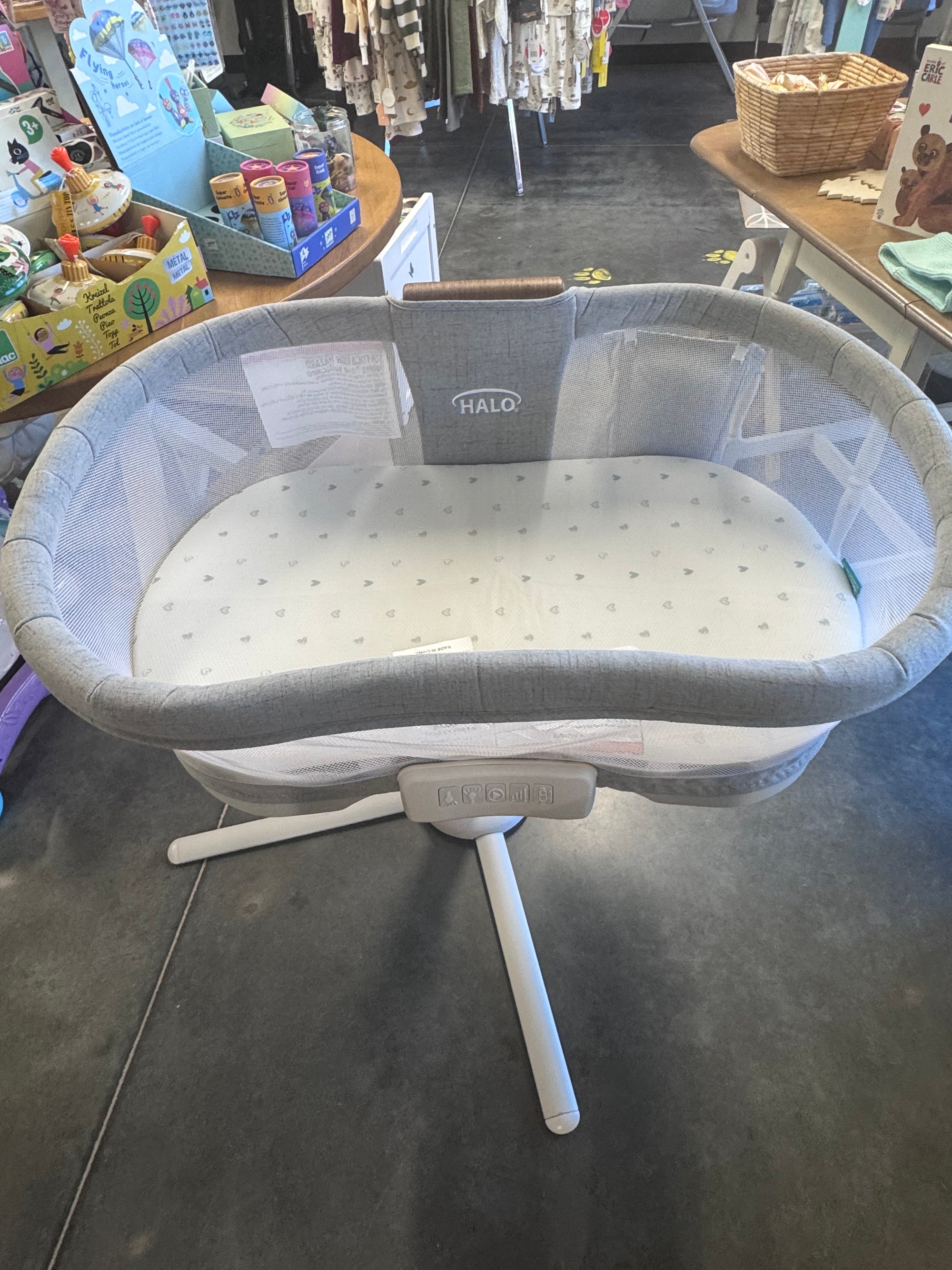 Halo Bassinest Swivel Sleeper Luxe Series - Local Pick Up Only