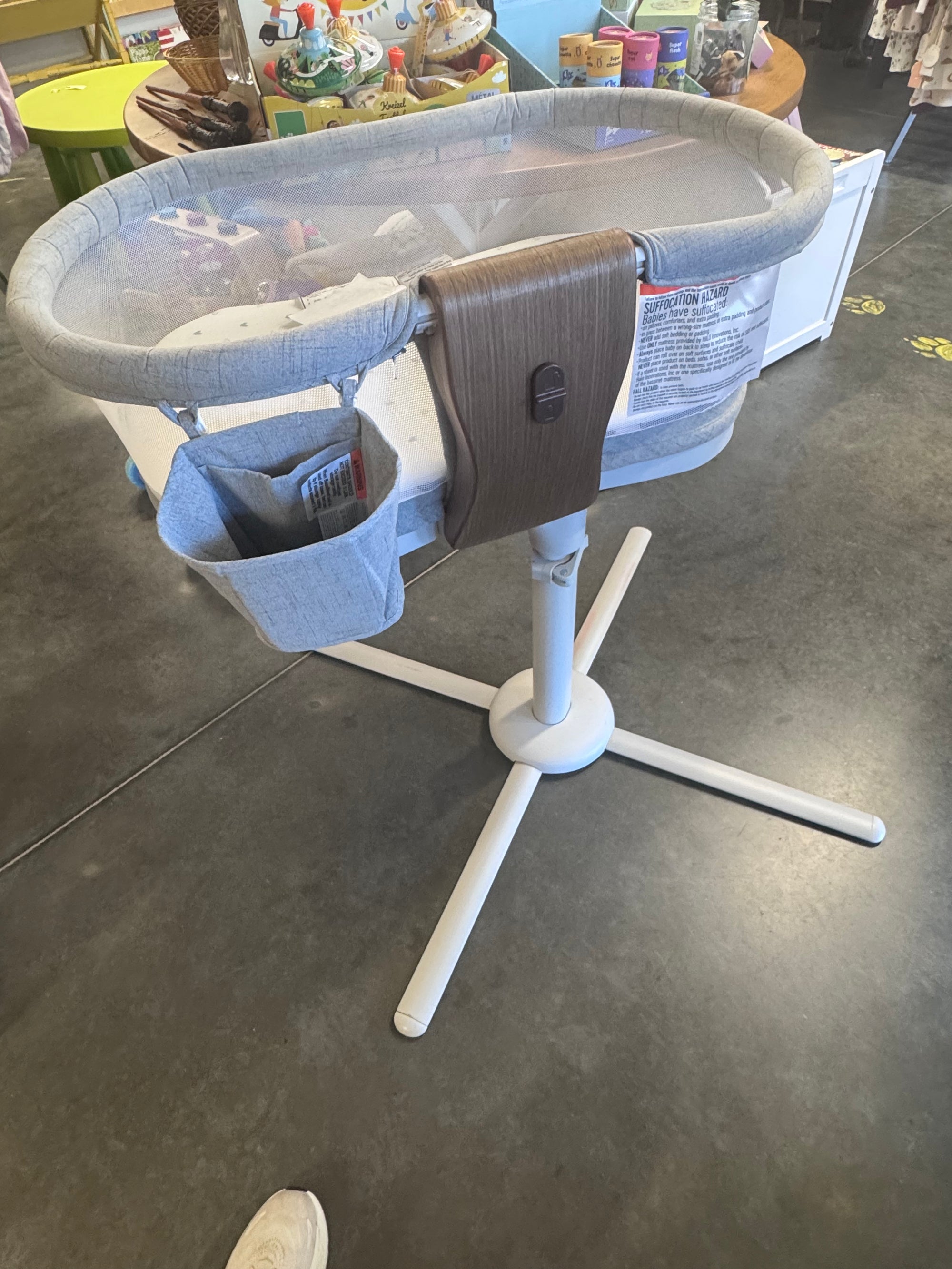 Halo Bassinest Swivel Sleeper Luxe Series - Local Pick Up Only