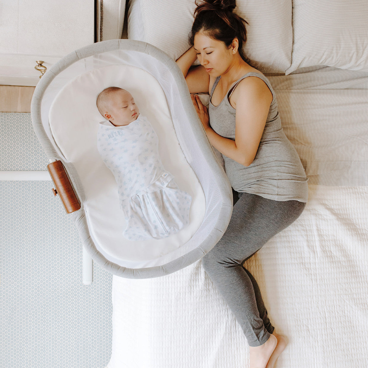 Halo Bassinest Swivel Sleeper Luxe Series - Local Pick Up Only