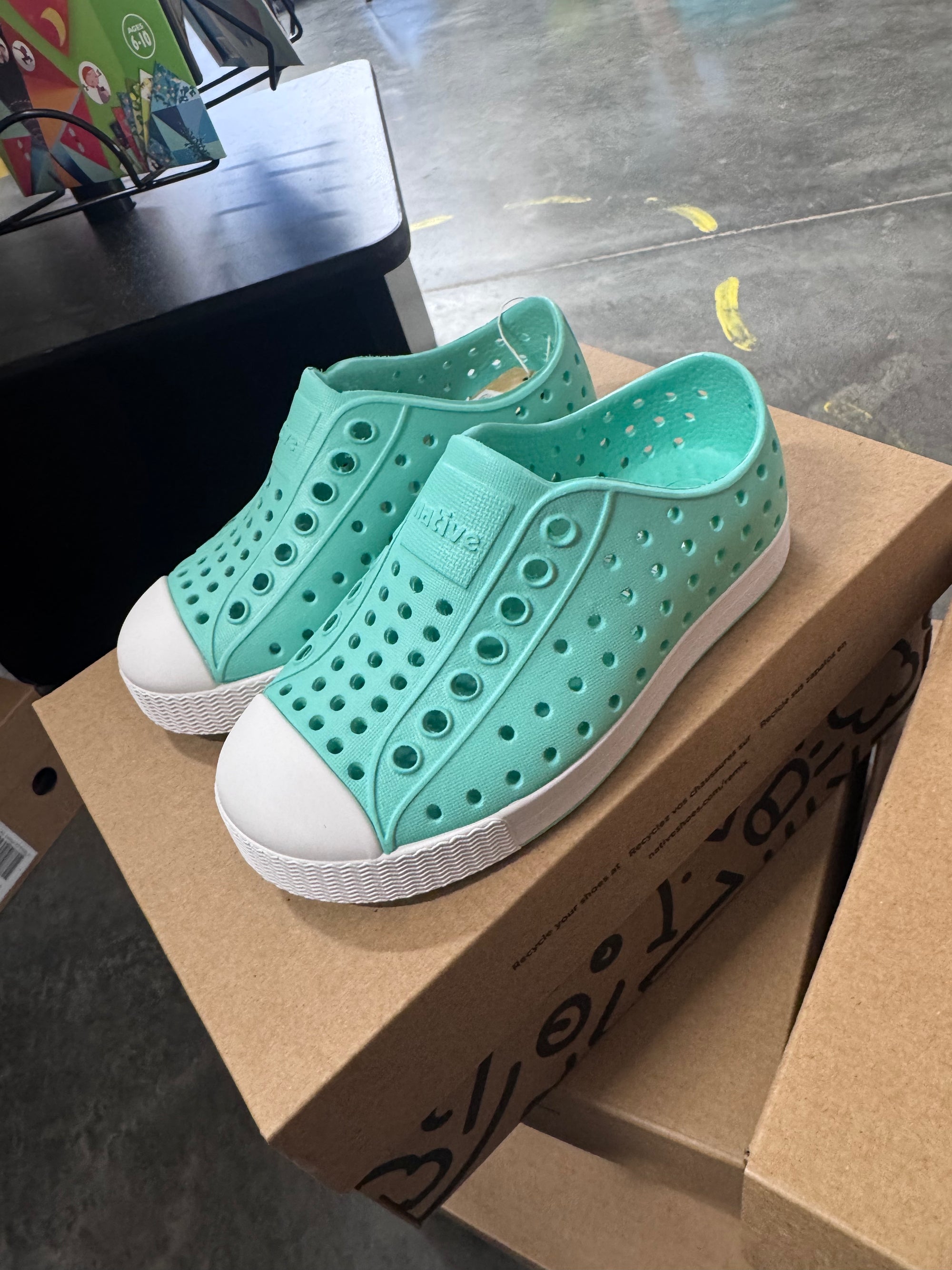 Native Jefferson - Fresco Green / Shell White