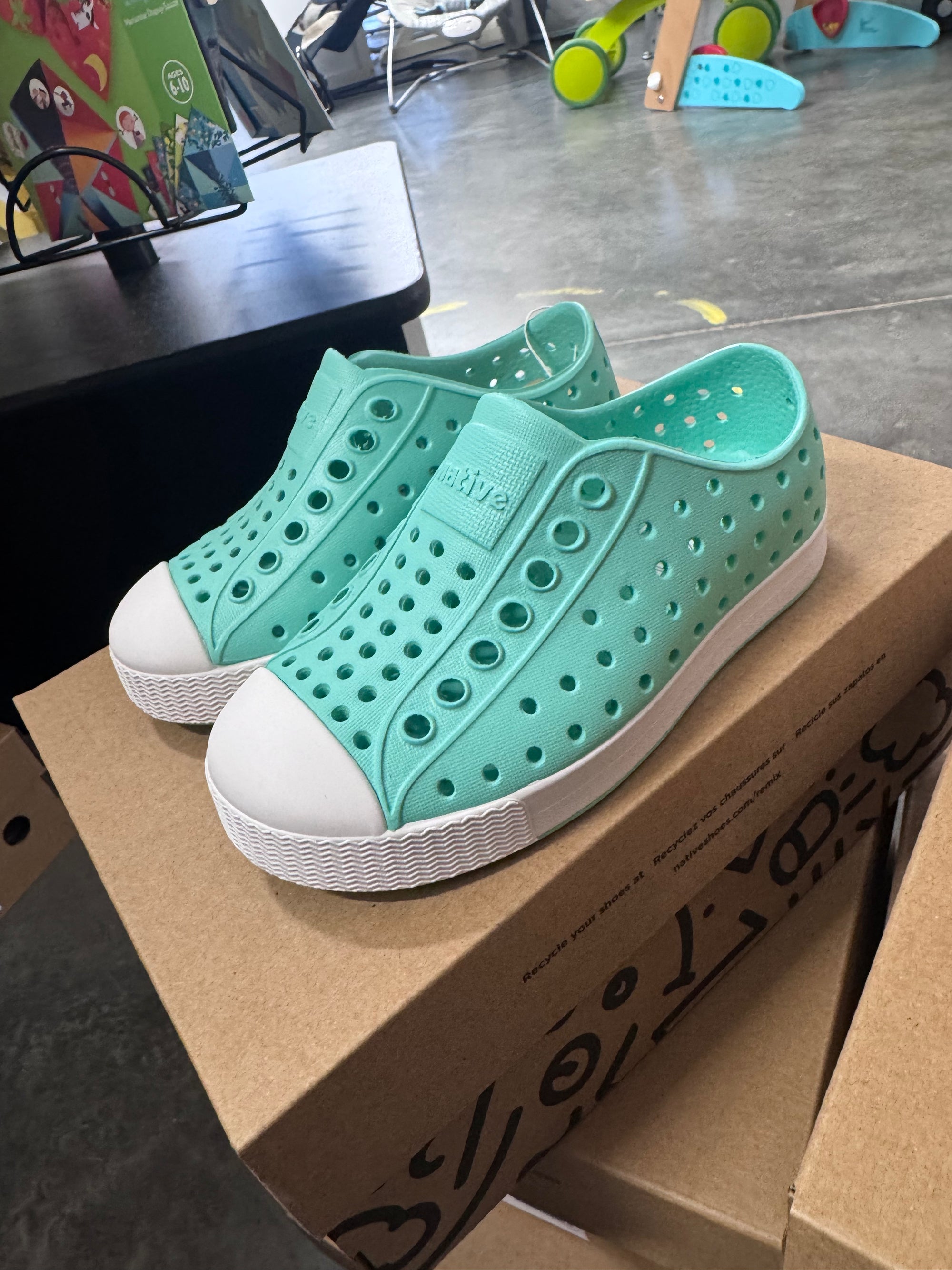 Native Jefferson - Fresco Green / Shell White