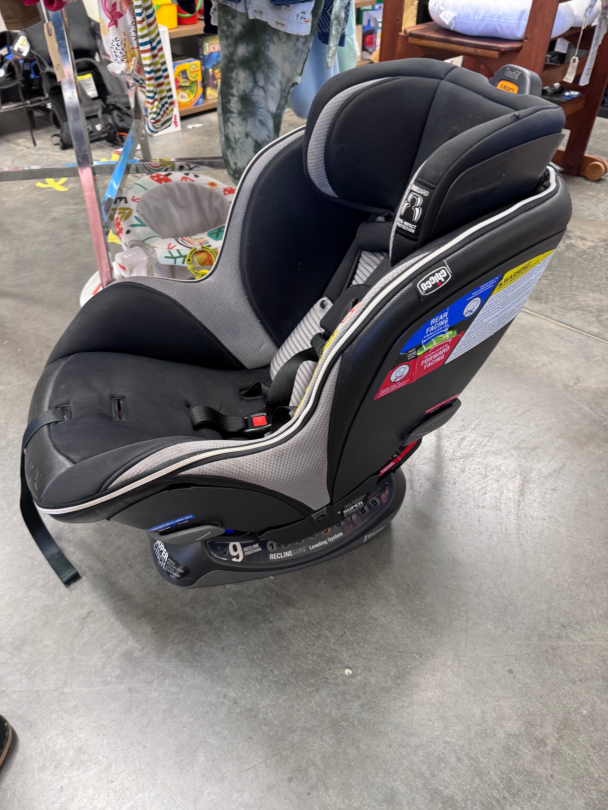 Resale Chicco NextFit Max Convertible Car Seat - Expires Aug 2027