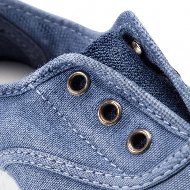 Cienta Distressed Laceless Canvas Sneaker, 70777 - Lavanda / Washed Lavender