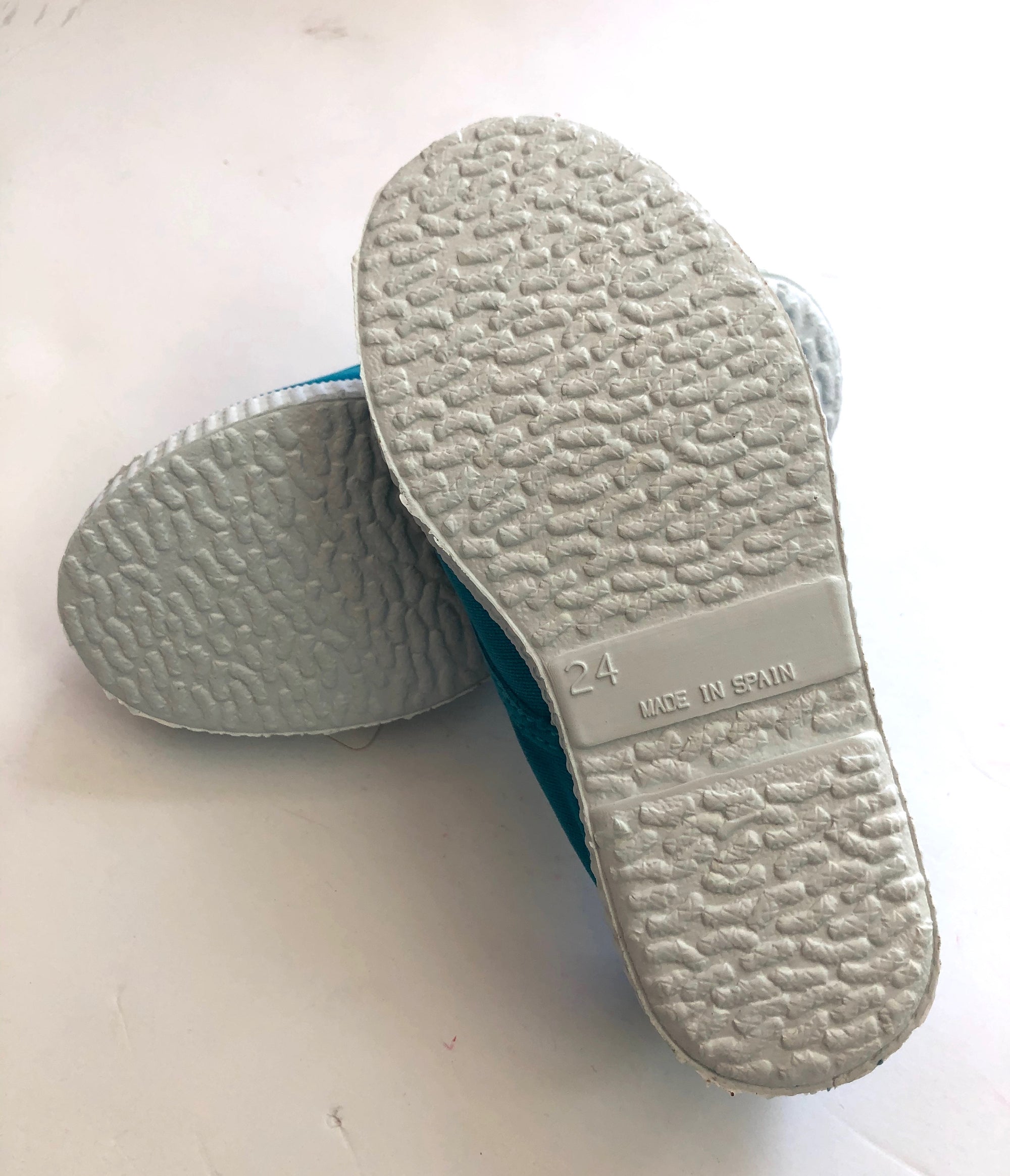 Cienta Distressed Laceless Canvas Sneaker, 70777 - Aquamar / Washed Aqua