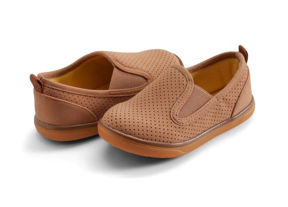 Livie and Luca Ridge Perf- Caramel. (Final sale, no returns)